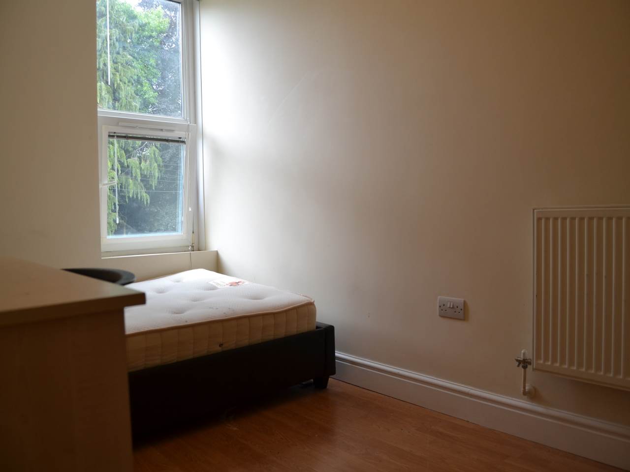 Flat Richmond Crescent in Cardiff