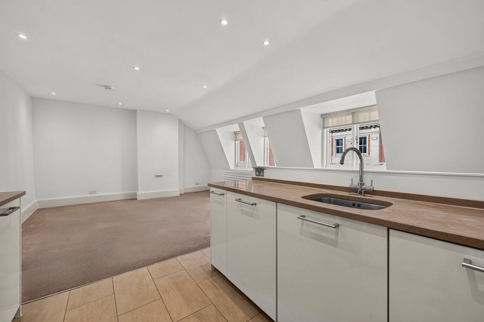 Flat Gower Street in Greater London