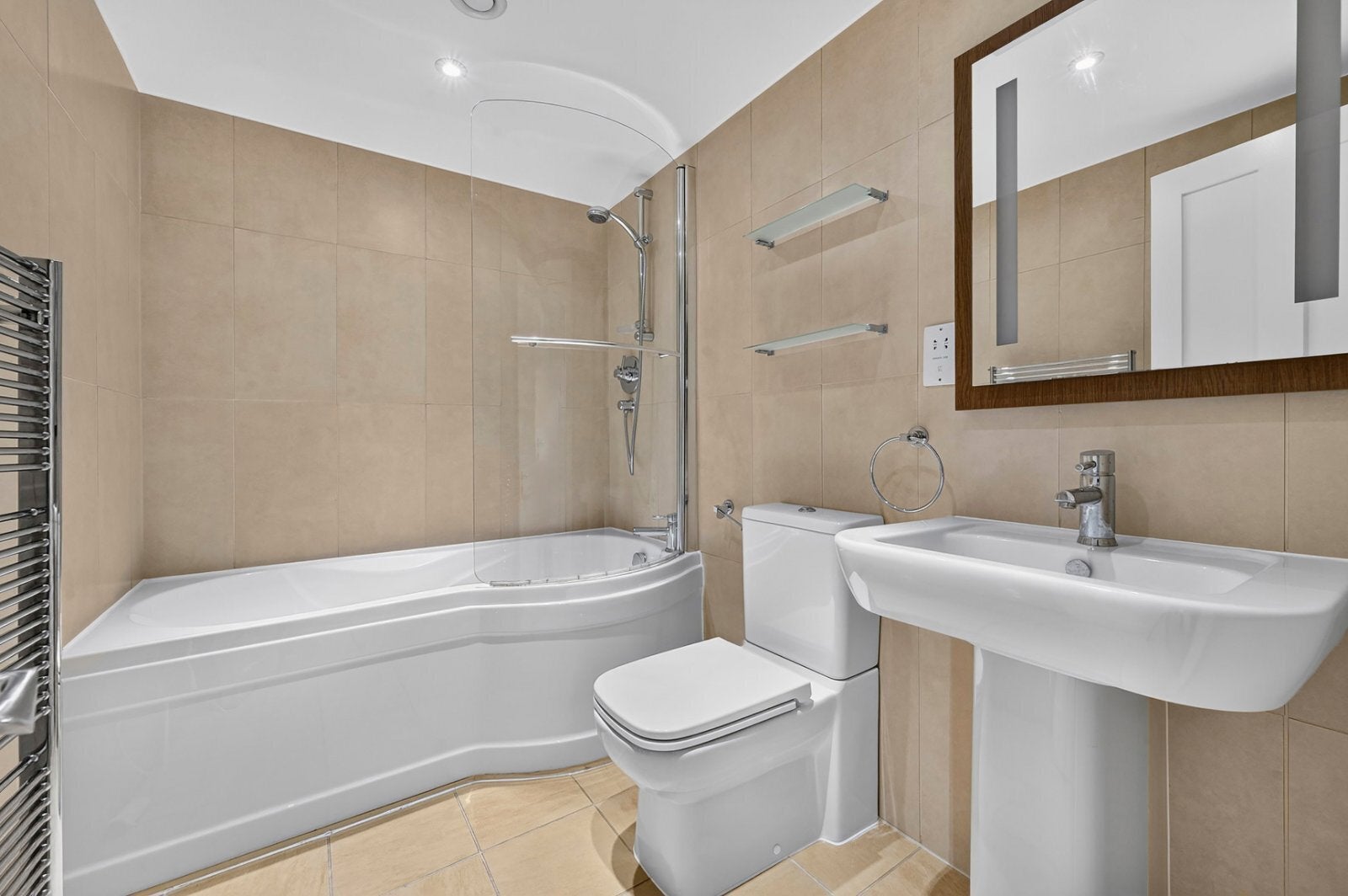 Flat Gower Street in Greater London