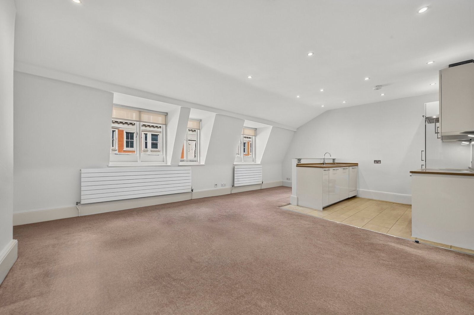Flat Gower Street in Greater London