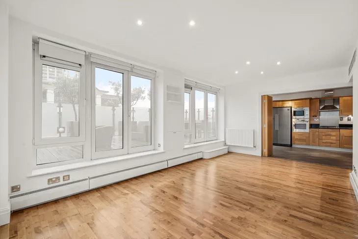 Flat Warwick Road in Greater London