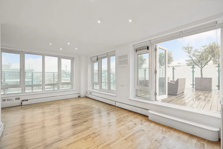 Flat Warwick Road in Greater London