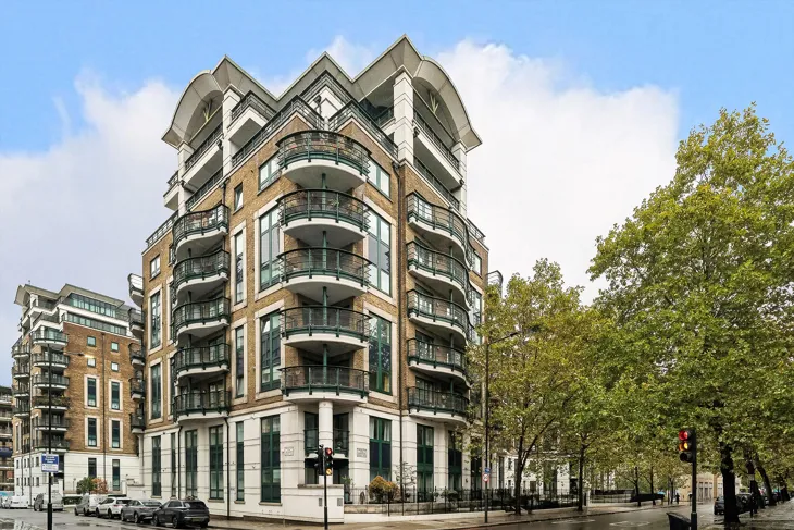 Flat Warwick Road in Greater London