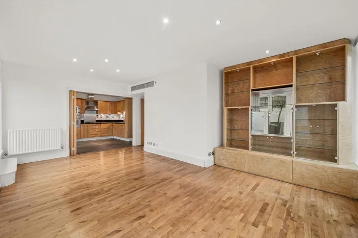Flat Warwick Road in Greater London
