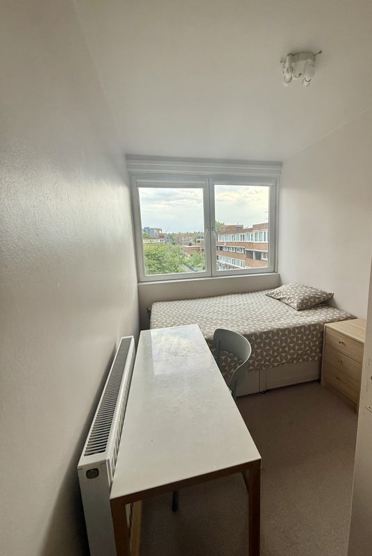 Room Guy Street in Greater London