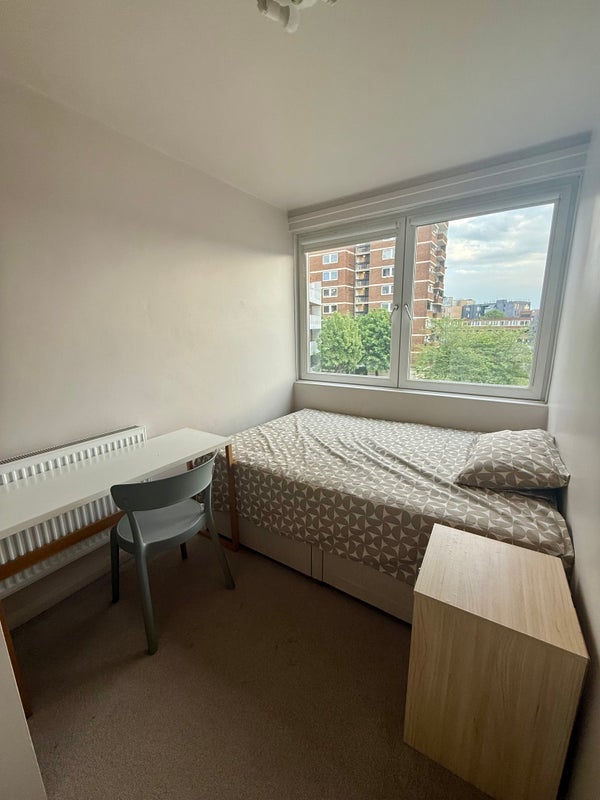 Room Guy Street in Greater London
