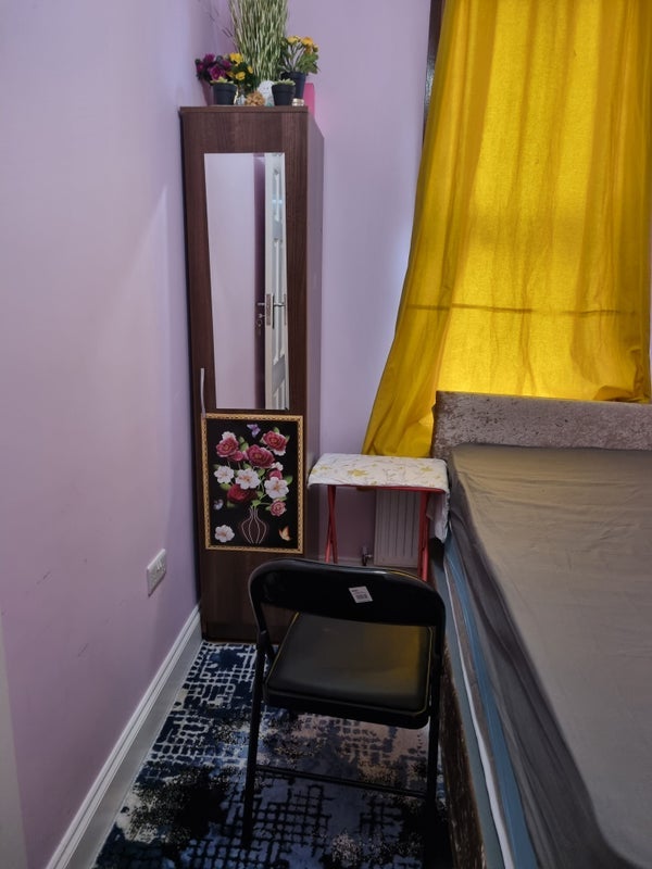 Room Shakespeare Crescent in Greater London