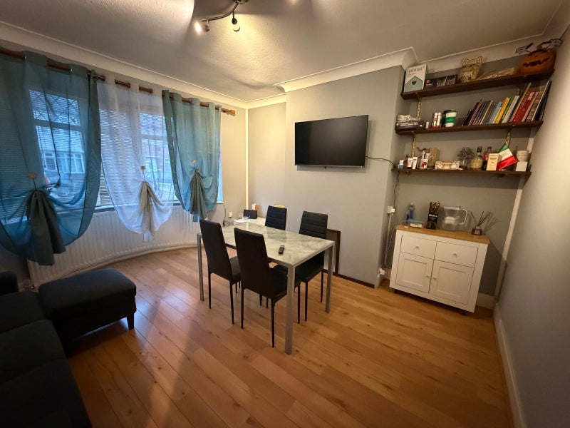 Room Birchwood Avenue in Newcastle upon Tyne