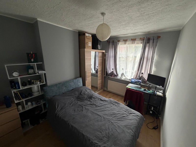 Room Birchwood Avenue in Newcastle upon Tyne