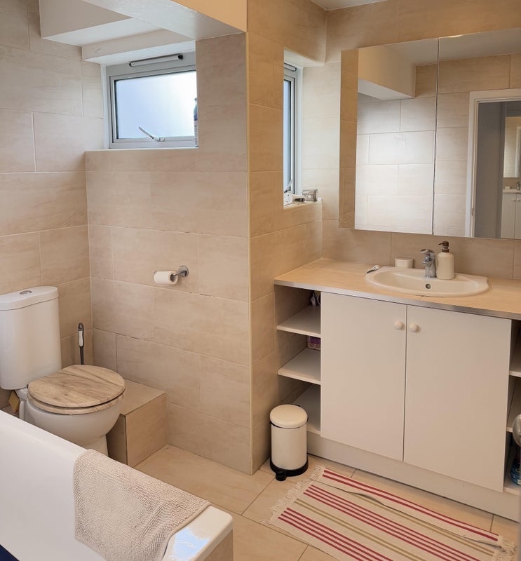Room Abbotts Close in Greater London
