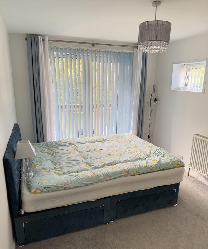 Room Abbotts Close in Greater London