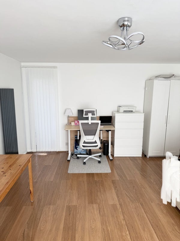 Room Abbotts Close in Greater London