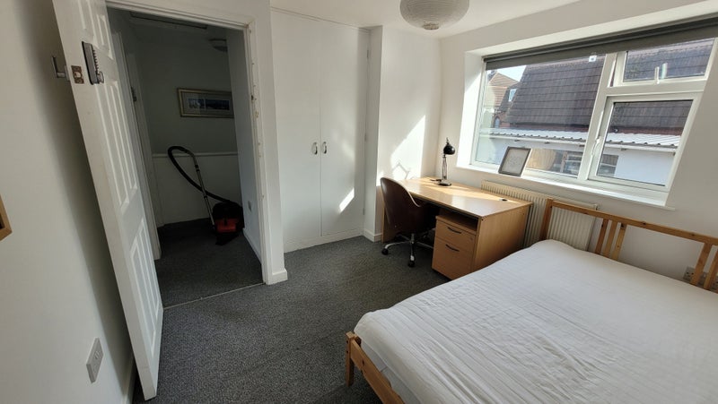 Room Scholfield Road in Coventry