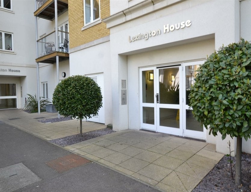 Flat Park Lodge Avenue in Greater London
