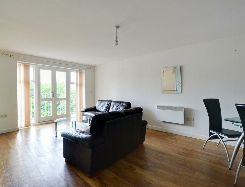 Flat Park Lodge Avenue in Greater London