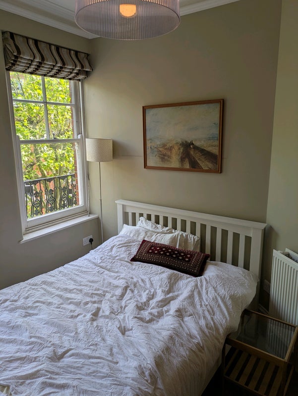Room Beaumont Crescent in Greater London