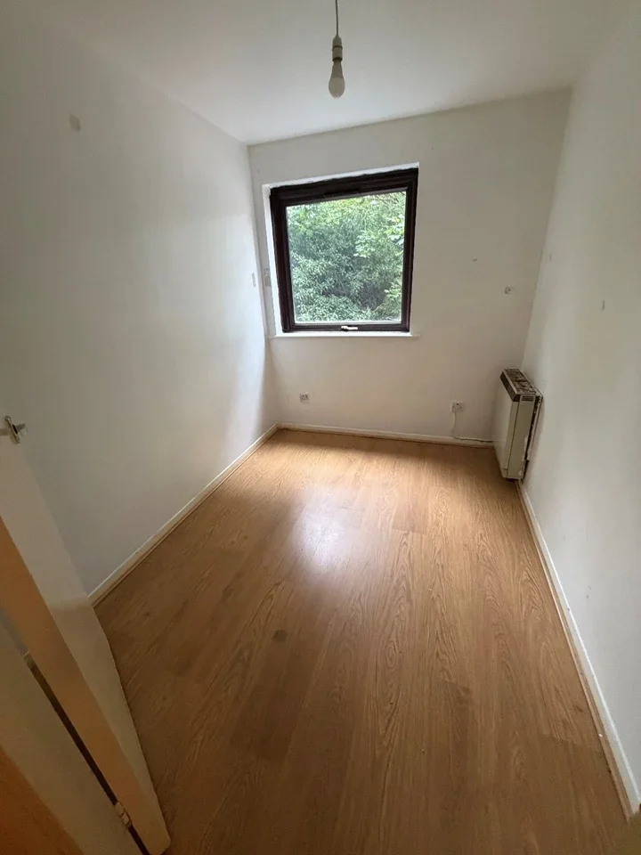 Flat Gurney Close in Greater London