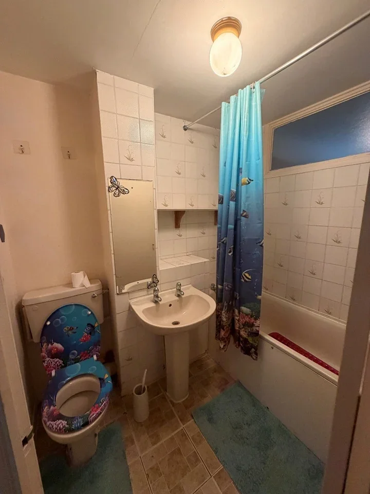 Flat Gurney Close in Greater London