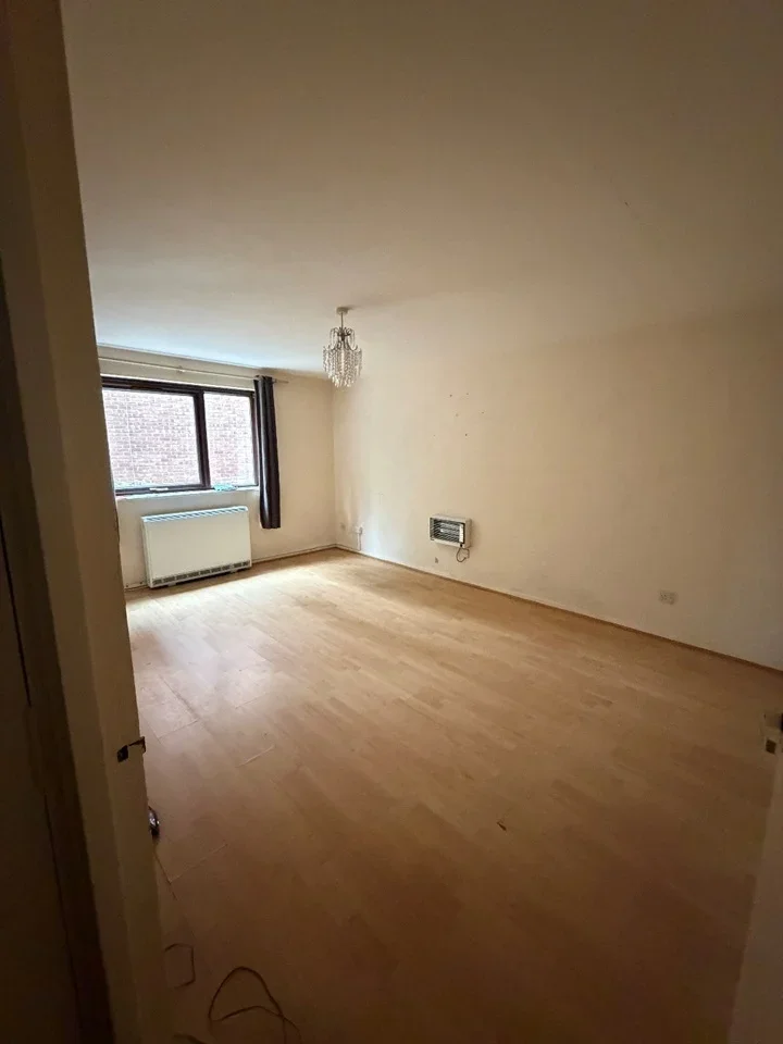 Flat Gurney Close in Greater London