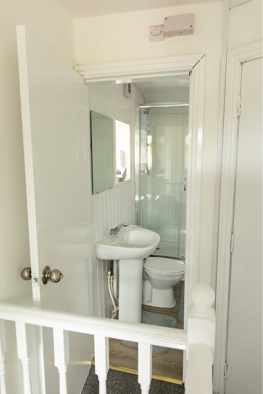 Room Peckham Grove in Greater London