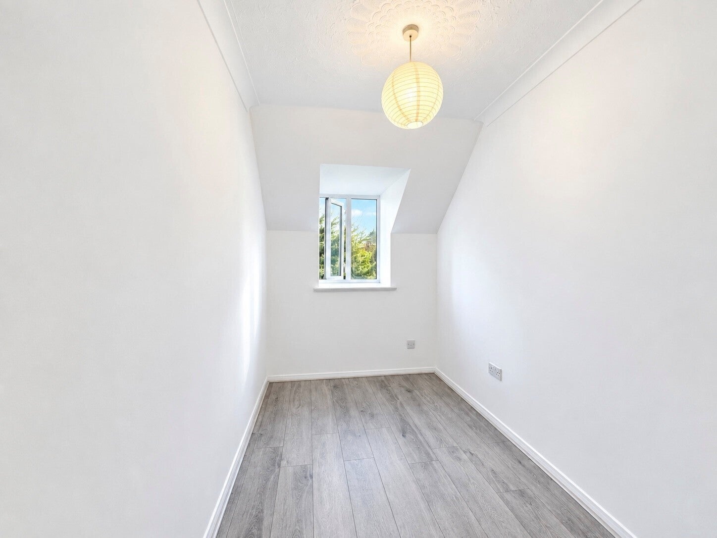 Flat Lime Gardens in West End