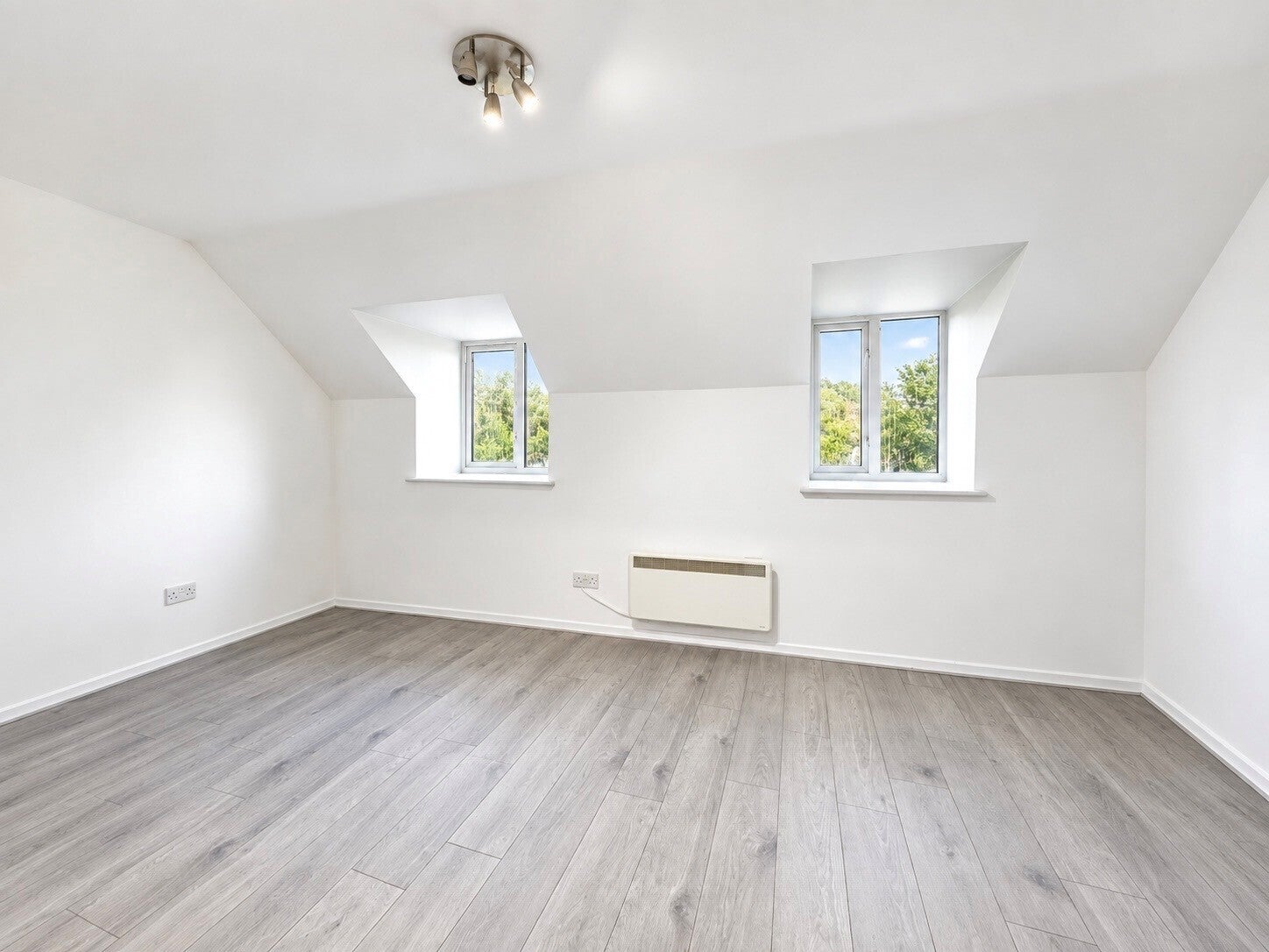 Flat Lime Gardens in West End
