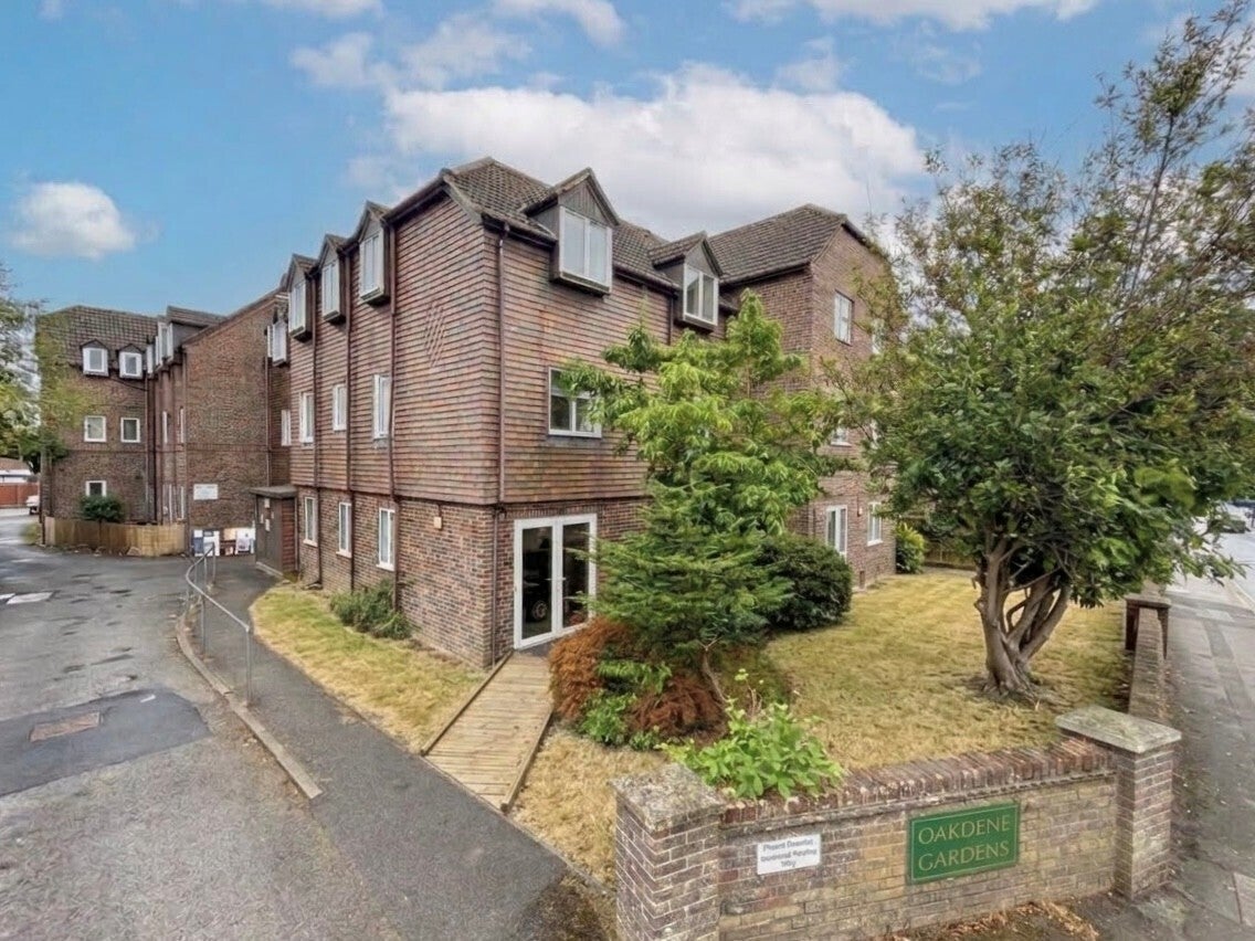 Flat Lime Gardens in West End
