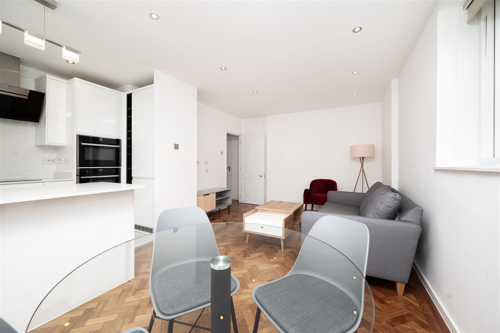 Flat Park Crescent in City of Westminster