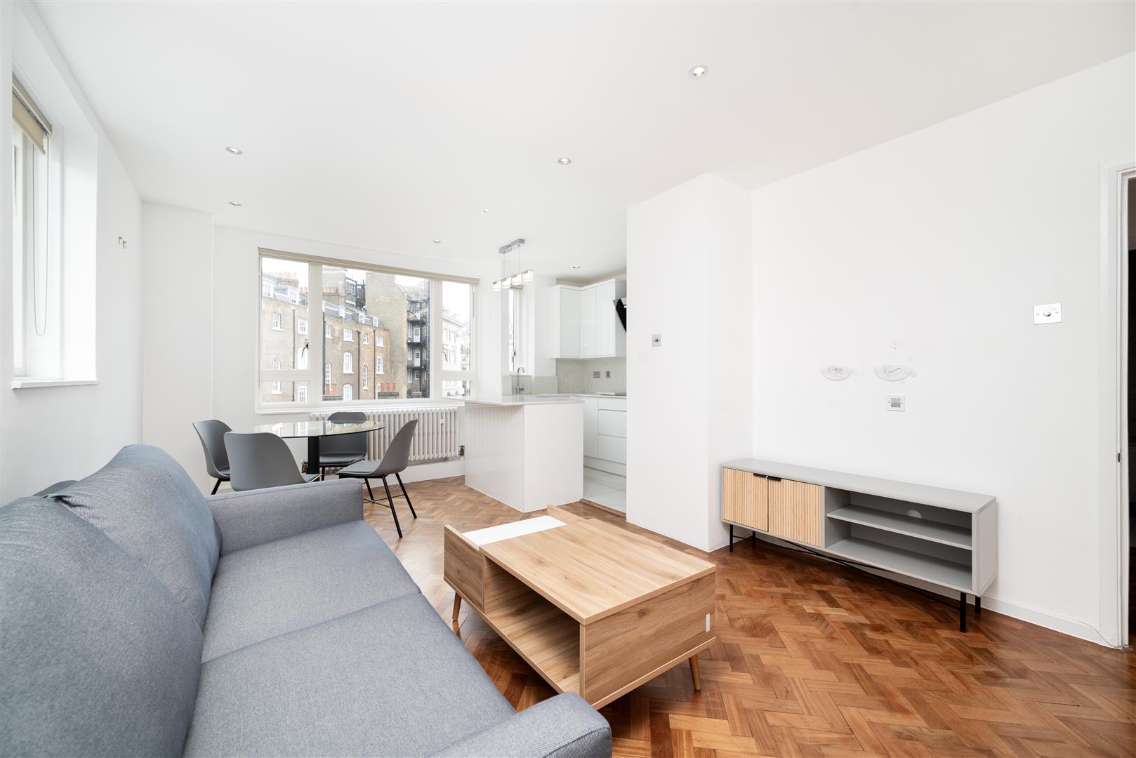 Flat Park Crescent in City of Westminster