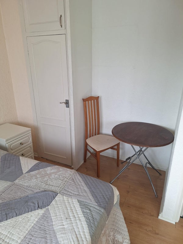 Room Tate Road in Greater London