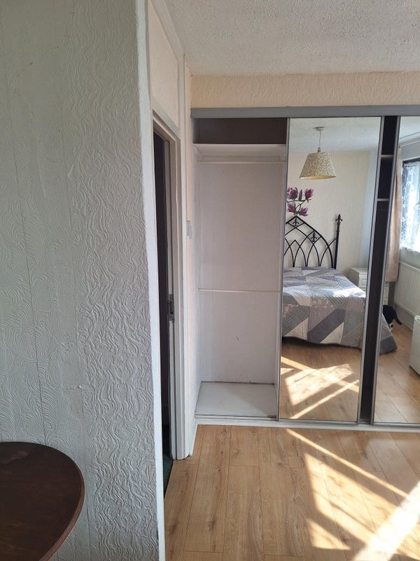 Room Tate Road in Greater London