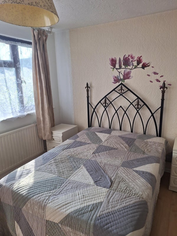 Room Tate Road in Greater London