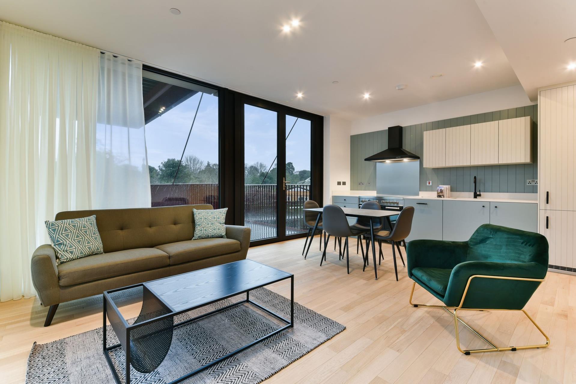 Flat Kingham Avenue in Greater London