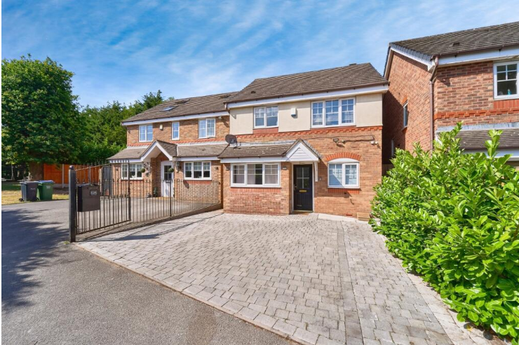 House Edelweiss Close in Sandwell