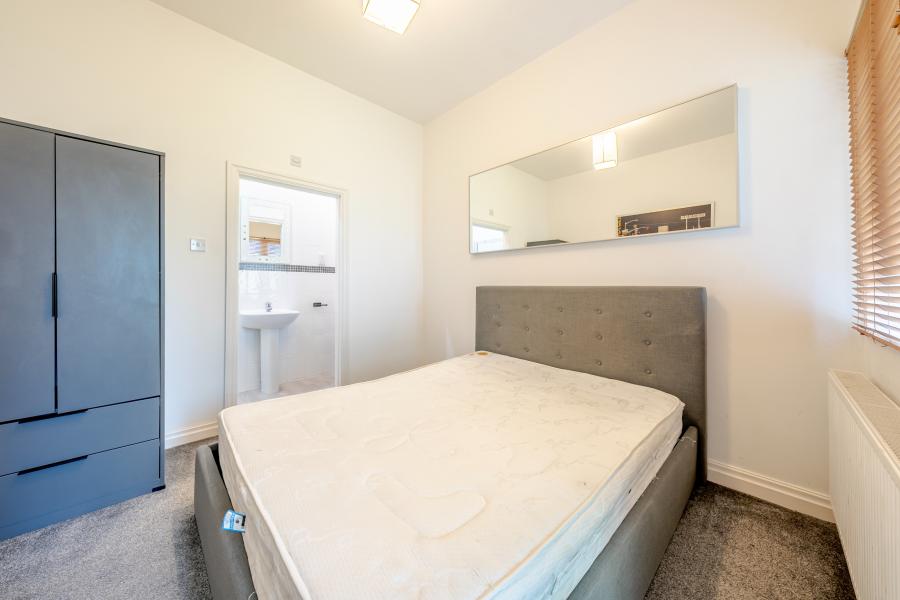 Flat Harrowby Road in Leeds
