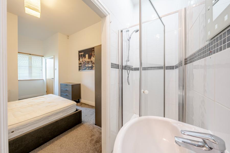 Flat Harrowby Road in Leeds