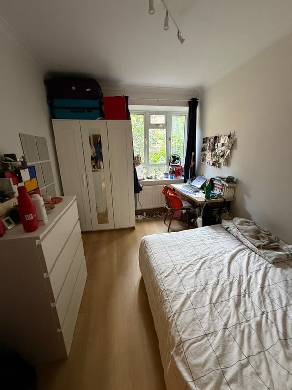 Flat Tennis Street in Greater London