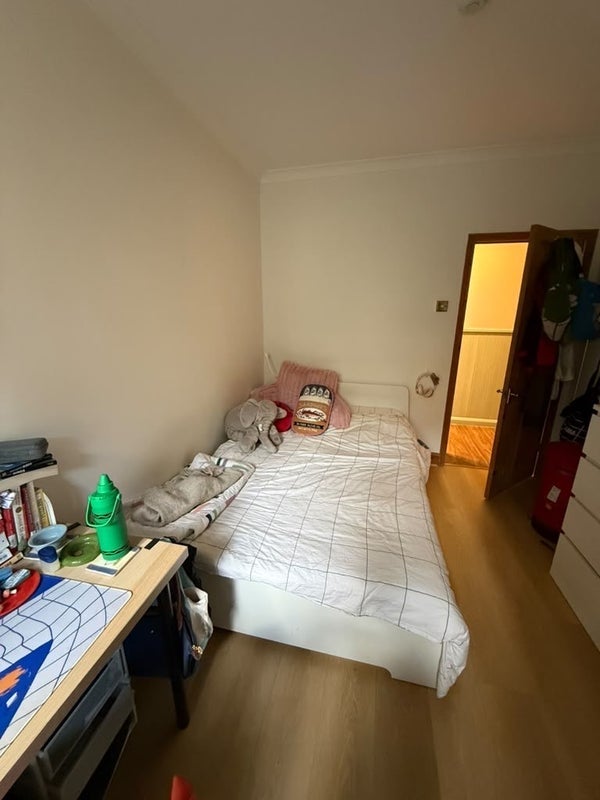 Flat Tennis Street in Greater London