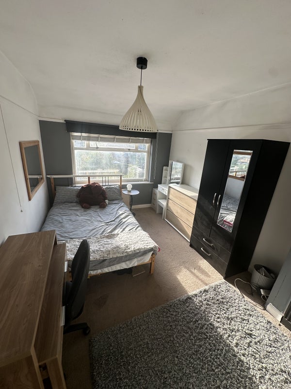 Room Cheverton Road in Birmingham