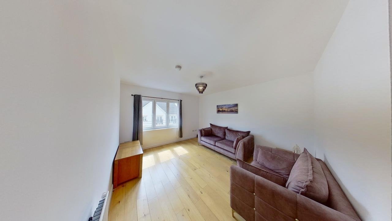 Flat Kelvindale Court in Glasgow