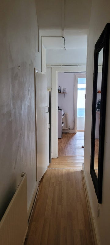 Flat Beryl Road in Greater London