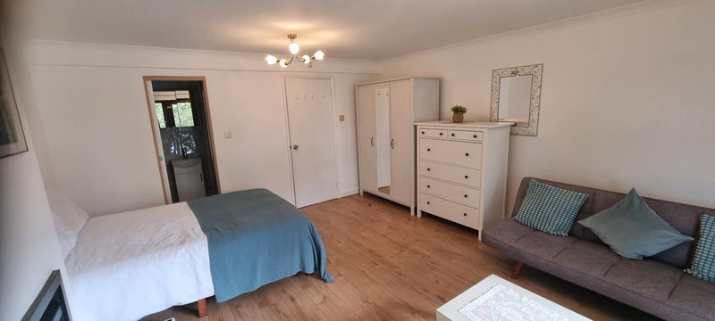 Room Pointers Close in Greater London