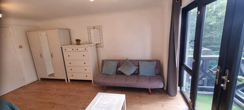 Room Pointers Close in Greater London