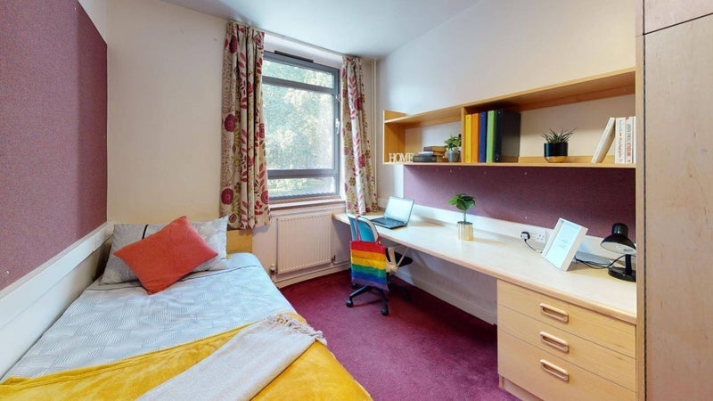 Room Brunswick Square in Greater London