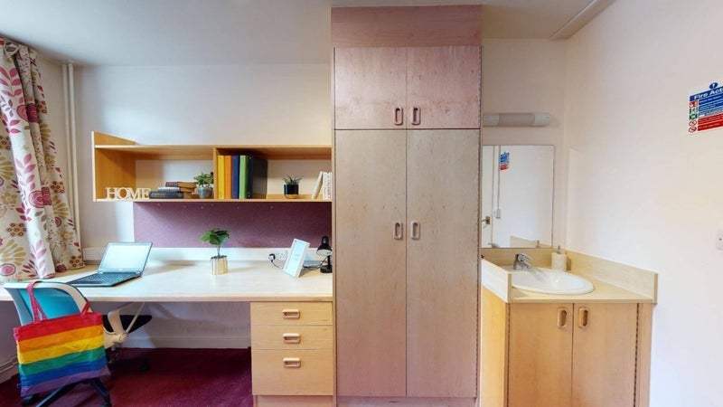 Room Brunswick Square in Greater London