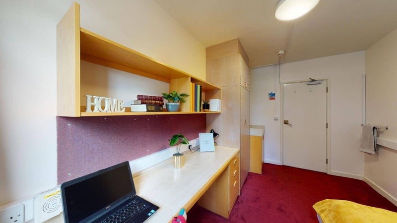Room Brunswick Square in Greater London