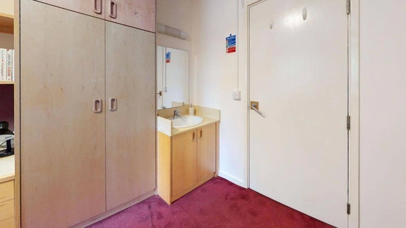 Room Brunswick Square in Greater London