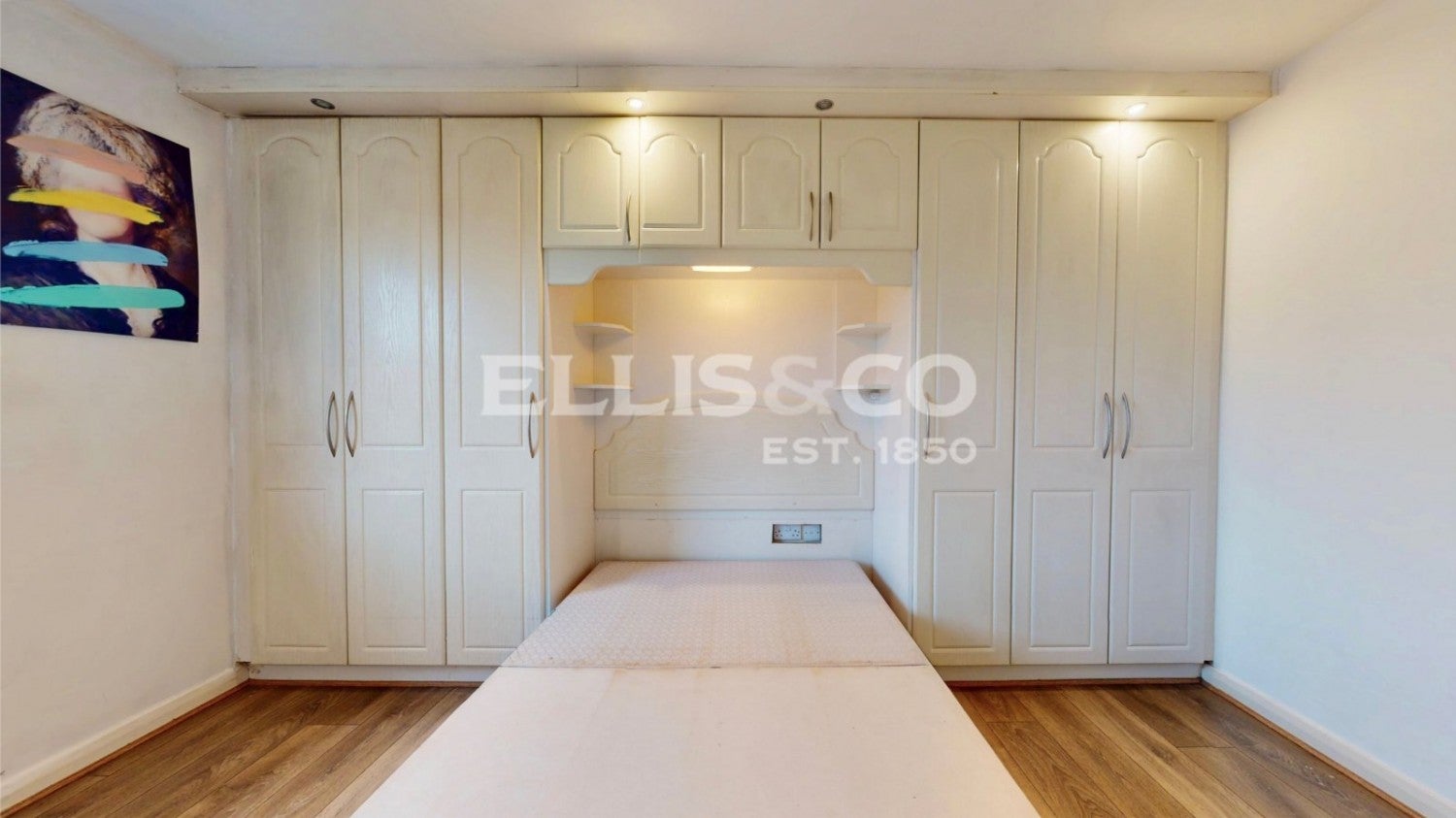 Flat Hirst Crescent in Greater London