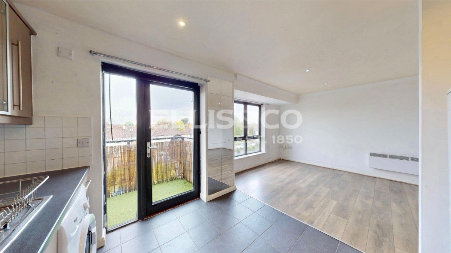 Flat Hirst Crescent in Greater London