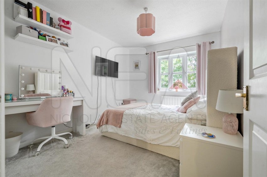 Flat Balmore Park in Reading